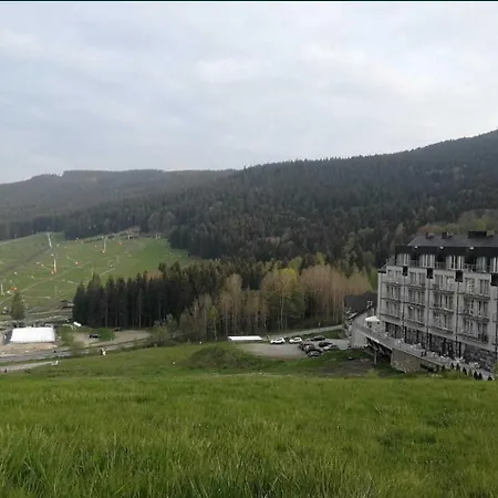 Czarna Gora Tignes 1 아파트 *