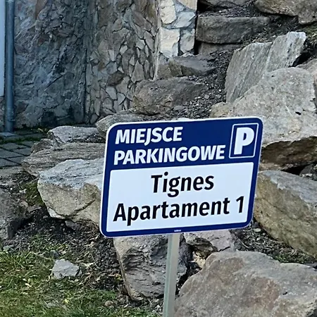 Czarna Gora Tignes 1 * Сєнна