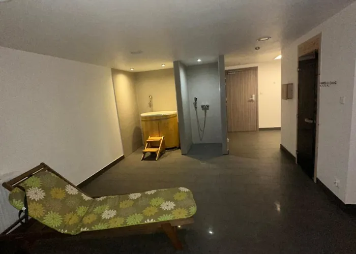 Czarna Gora Tignes 1 *